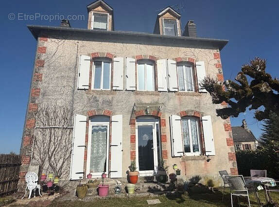 Maison à MAUSSAC