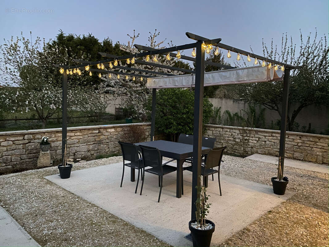 Maison à MONTLIOT-ET-COURCELLES