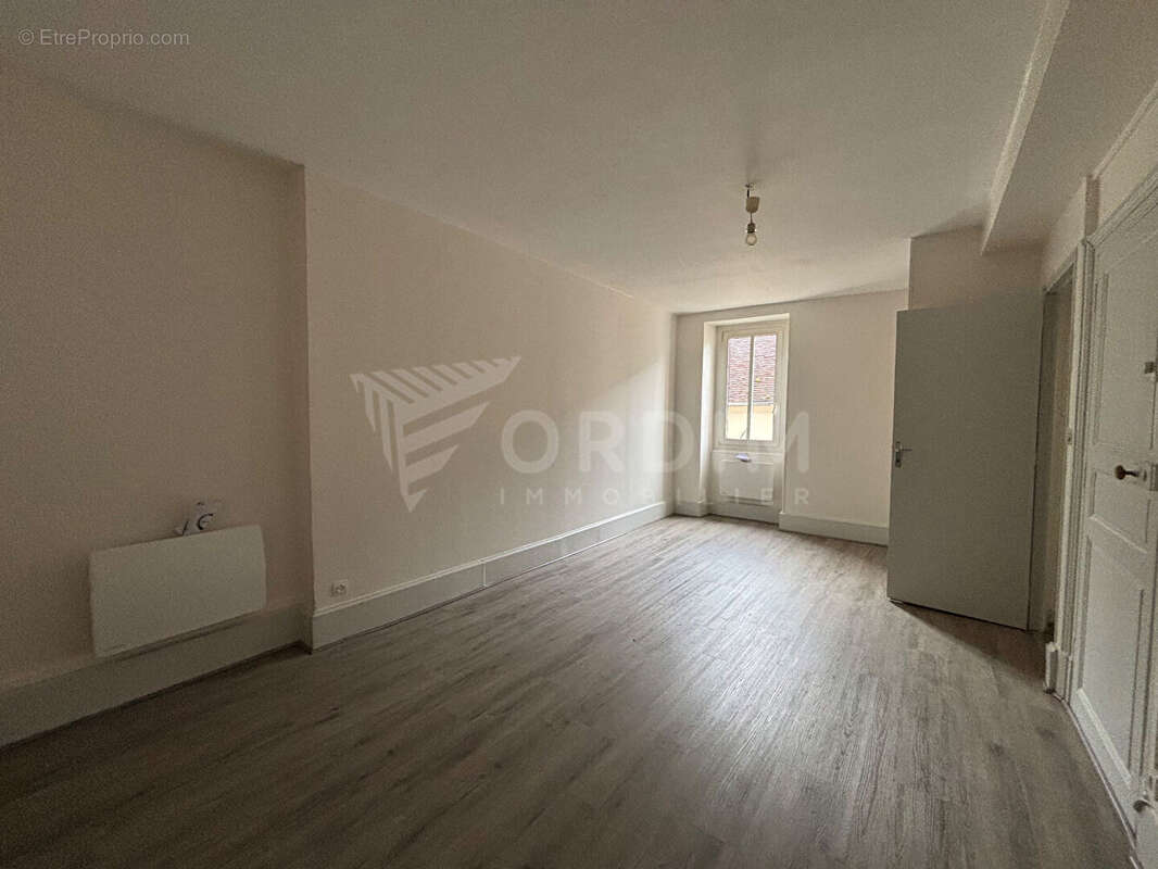 Appartement à EPINEUIL