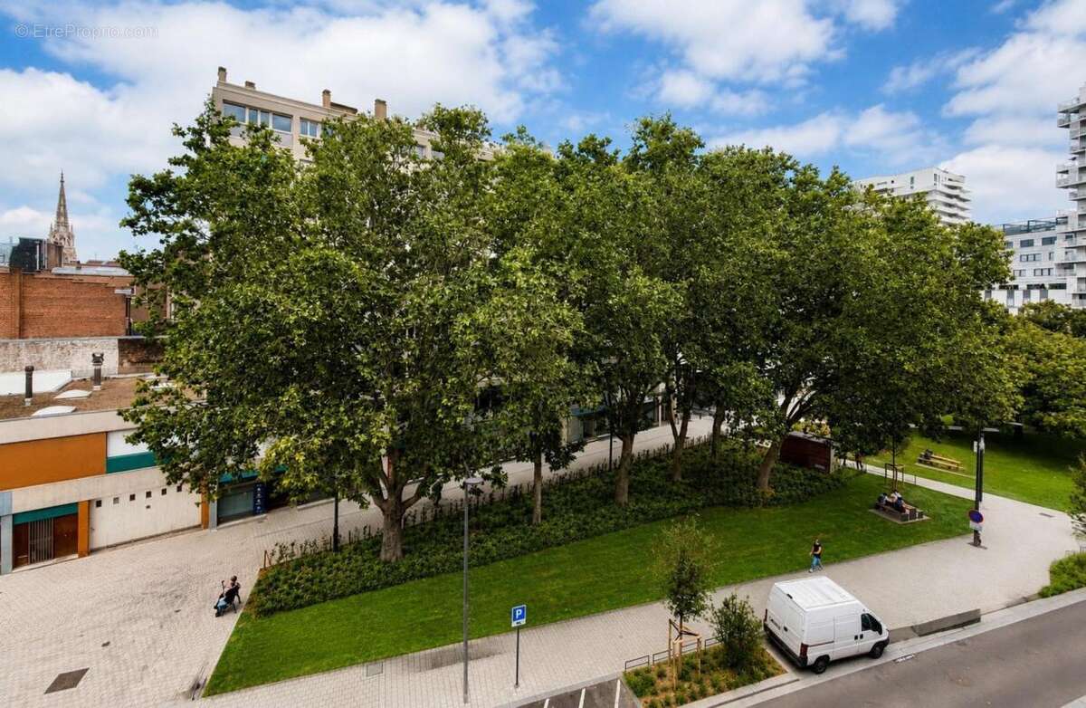 Immeuble de caractère - T2 Dernier étage - Vue dégagée - Aucuns travaux - photo 2