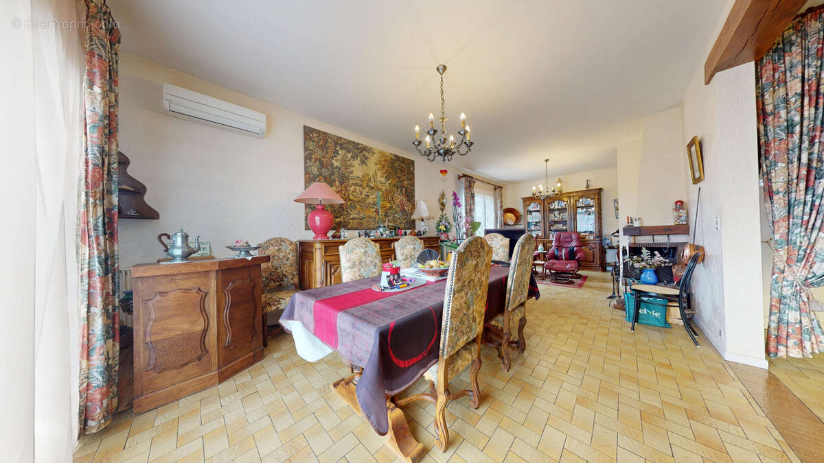 Maison à LA SALVETAT-SAINT-GILLES