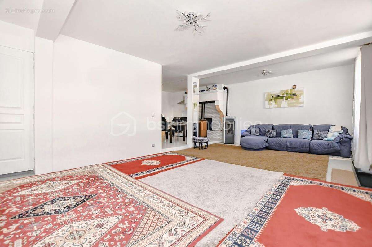Maison - 5 pièces - 163 m² - photo 2