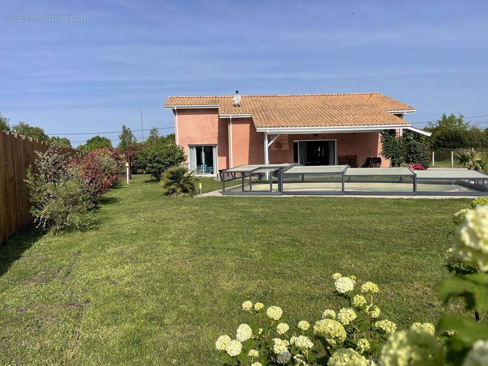 Maison à GRAYAN-ET-L'HOPITAL