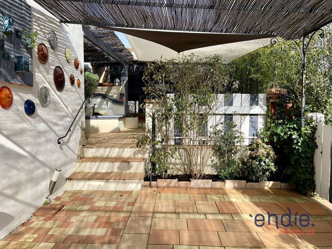 Commerce à SALERNES