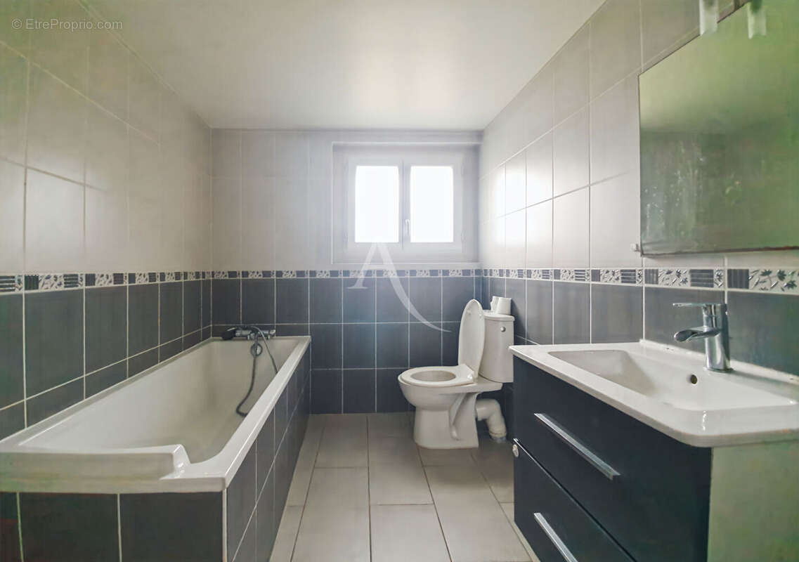 Maison à LES MUREAUX