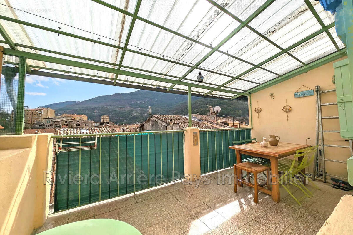 Appartement à PUGET-THENIERS