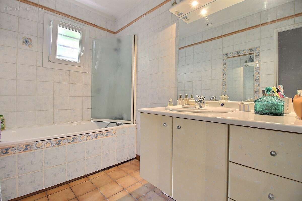 RARE : 2 maisons indépendantes sur 657m² de parcelle. - photo 17