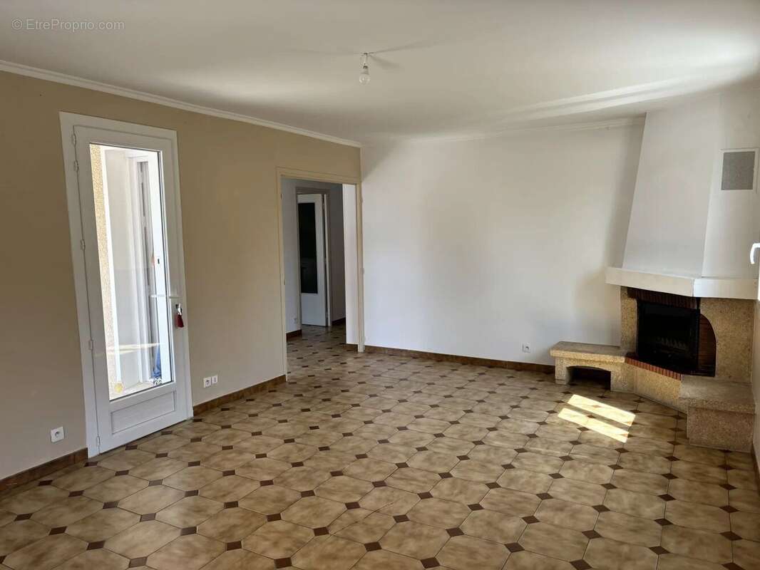 Maison à MOLLEGES