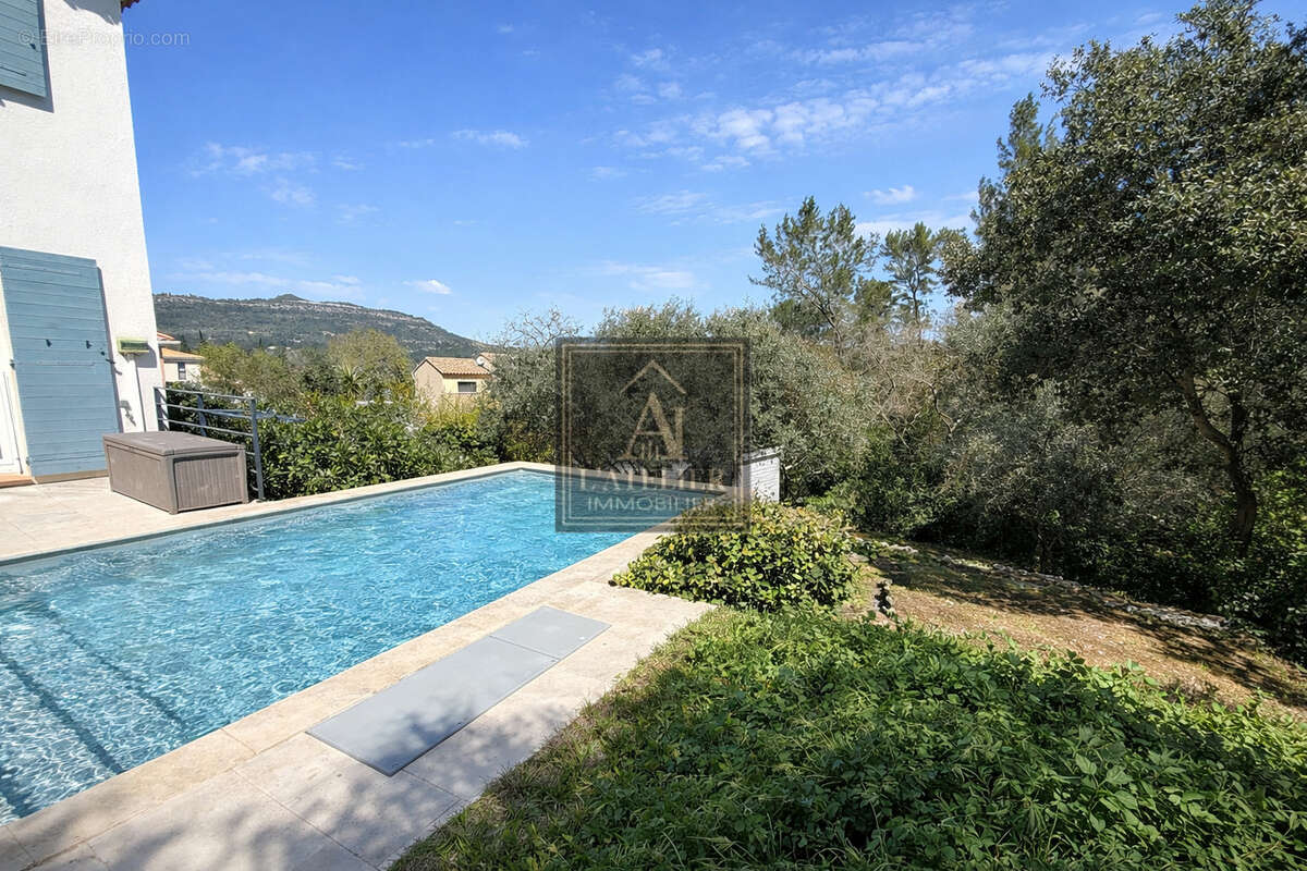 Maison récente avec 5 chambres, piscine et garage - photo 19