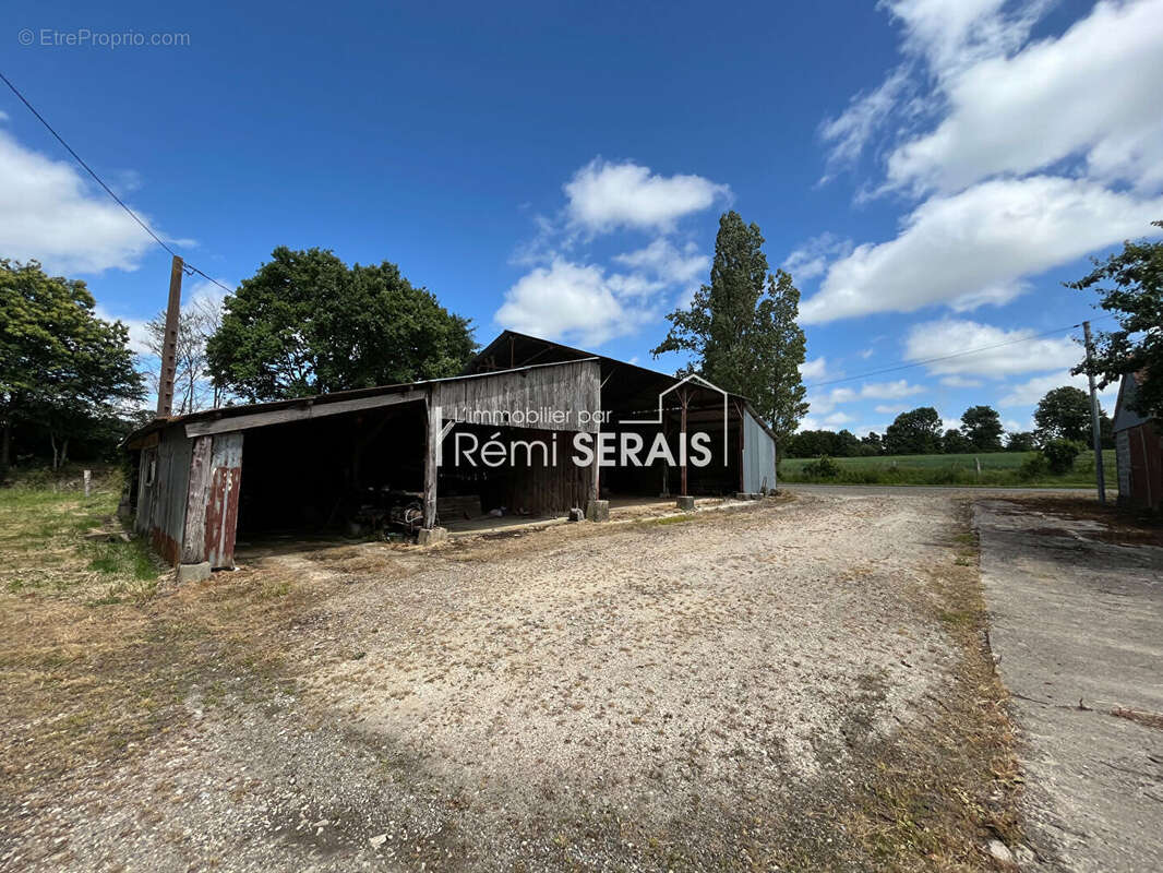 Passais Village : Ancien corps de ferme sans voisinage, dépendances et mare - photo 11