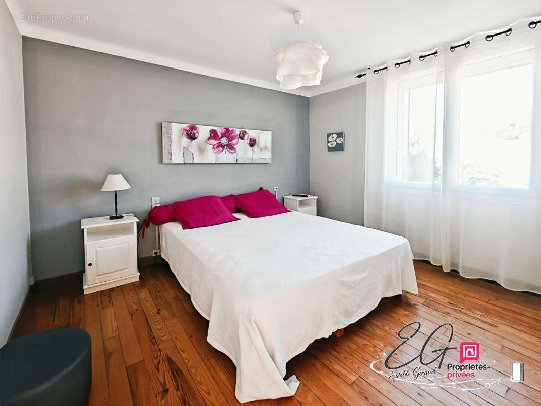 Maison rénovée 3 chambres avec jardin clos et deux places de parking - photo 14