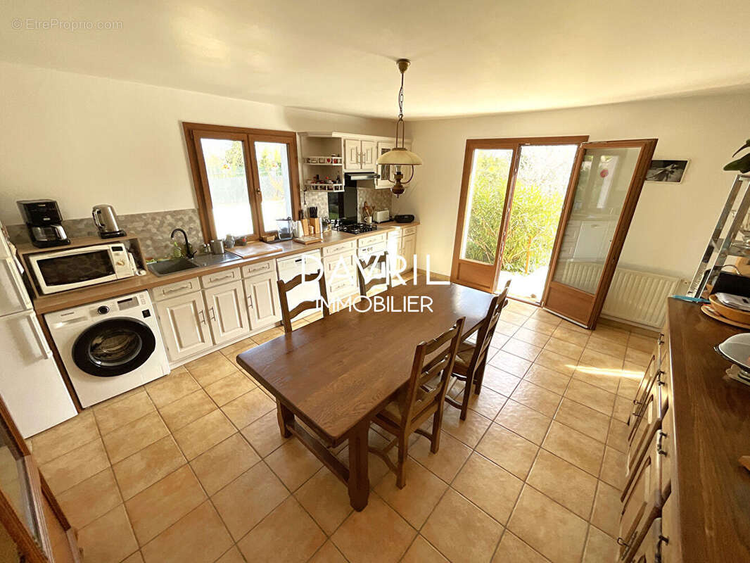 Maison à CHANTELOUP-LES-VIGNES