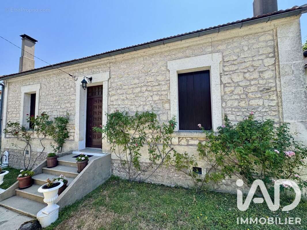Maison 140 m² à Angouleme  - photo 2