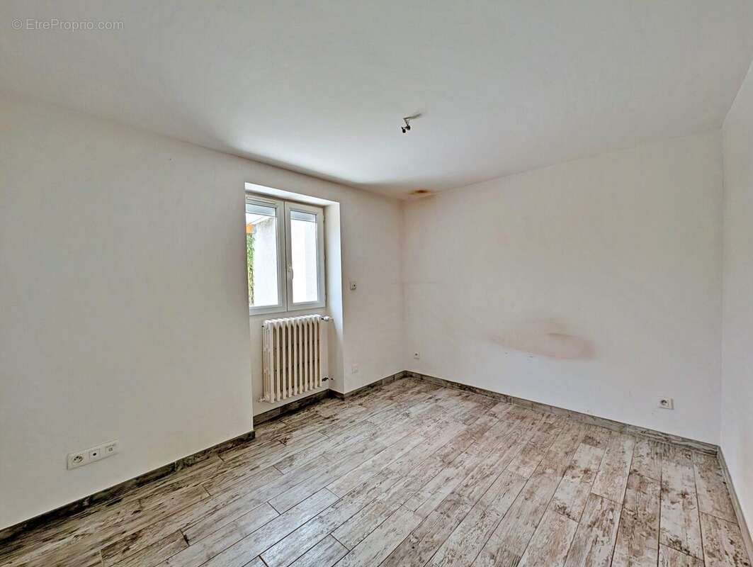 Chambre rez-de-chaussée - Maison à VALENCE