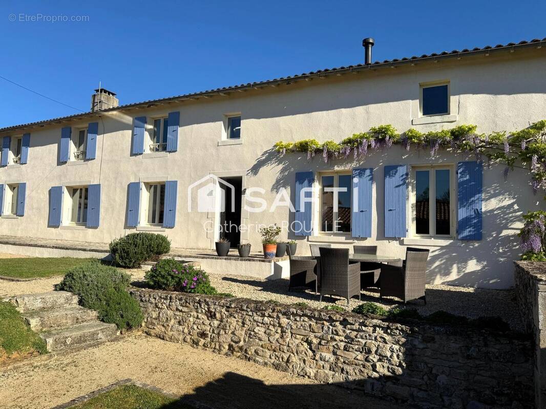 Photo 1 - Maison à SAINT-CHRISTOPHE-SUR-ROC