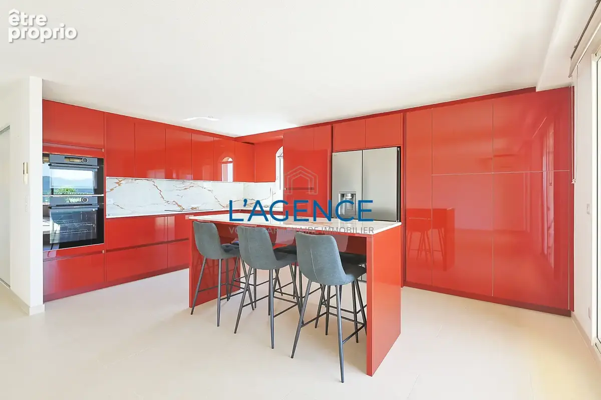 Appartement de 85 m2 avec terrasse de 70 m2 et vue dégagée, commerces à pied, avec deux garages - photo 4