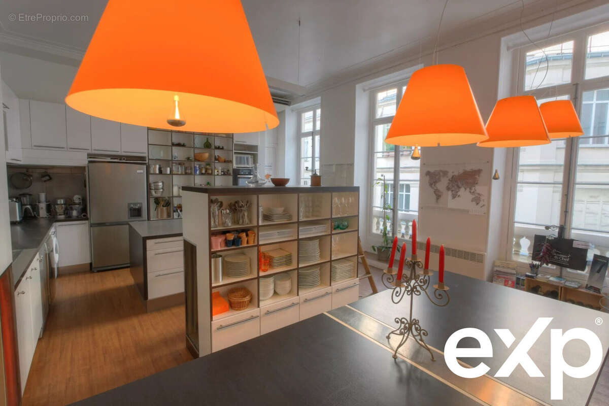 Commerce à PARIS-2E