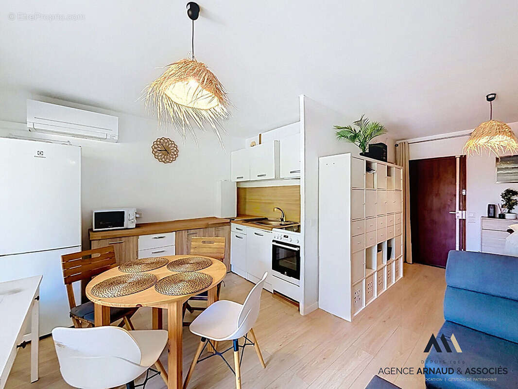 À vendre : Charmant studio de 27m² à Saint Cyr sur Mer, idéalement situé ! - photo 4