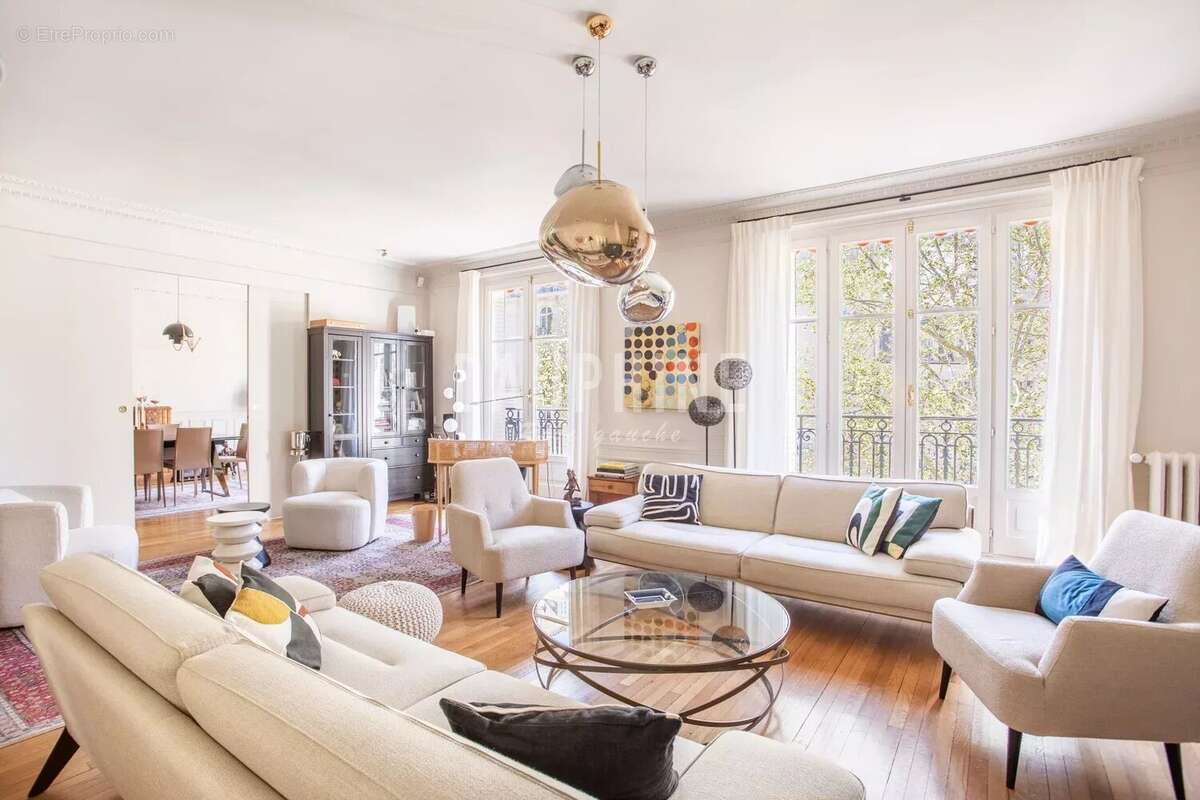 Appartement à PARIS-7E
