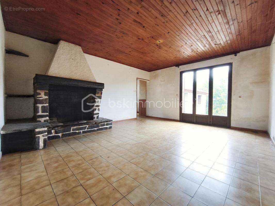 Maison à COLOMBIERES-SUR-ORB