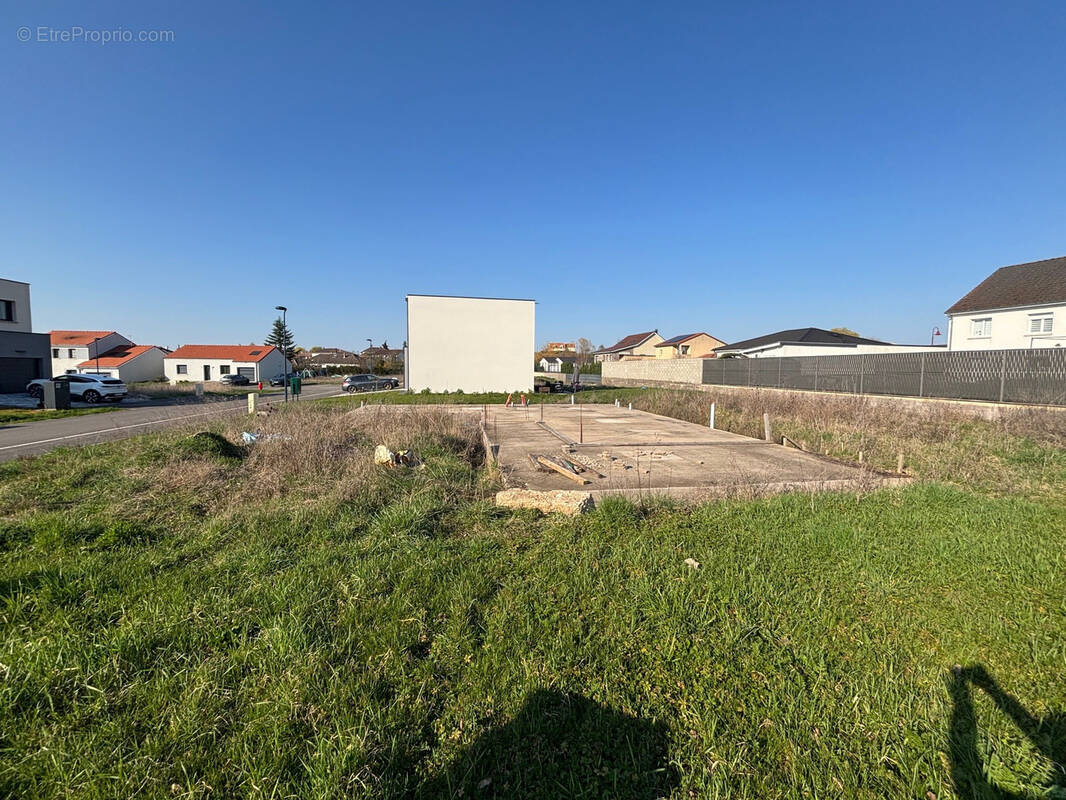Terrain à LOUVIGNY