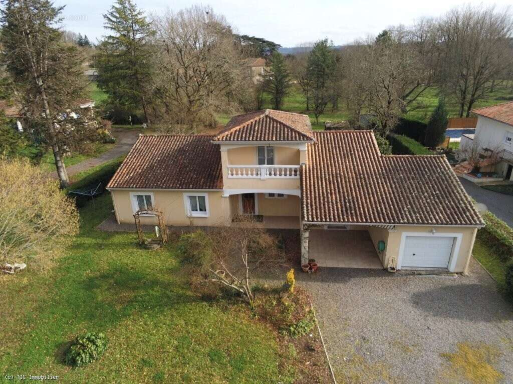 Maison à CONFOLENS