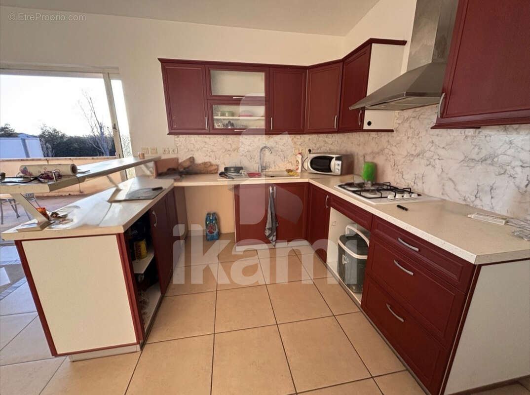 Commerce à MOURS-SAINT-EUSEBE