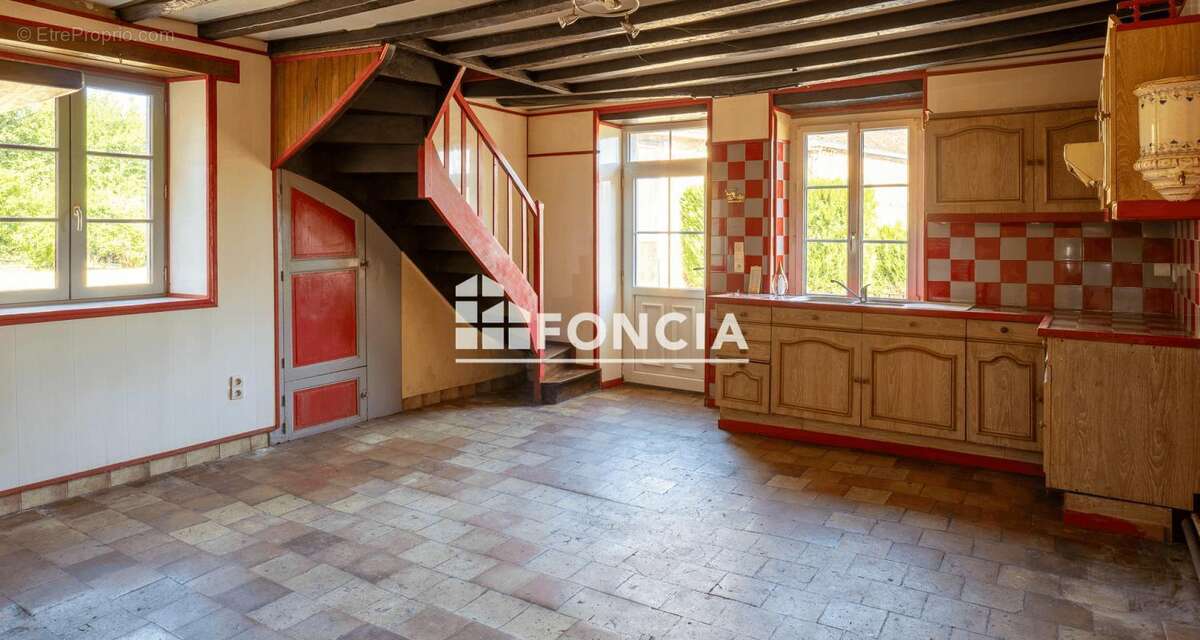 Charmante maison de caractère avec dépendances et grand jardin arboré - photo 2