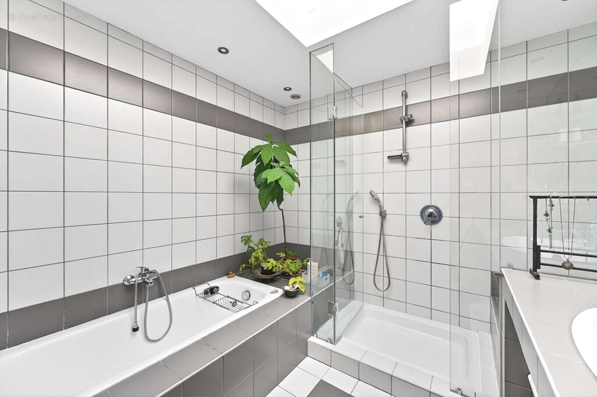 Appartement à LES LILAS