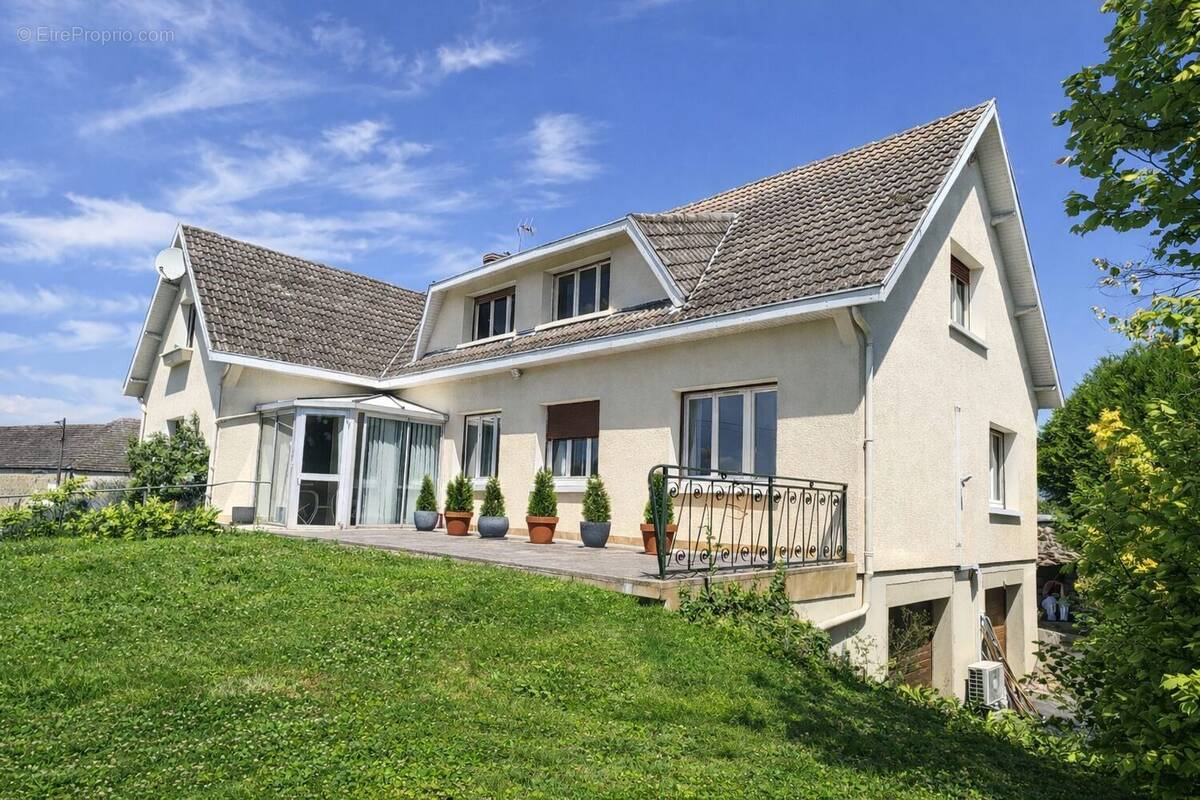 Maison à SAINT-LOUP-DE-BUFFIGNY