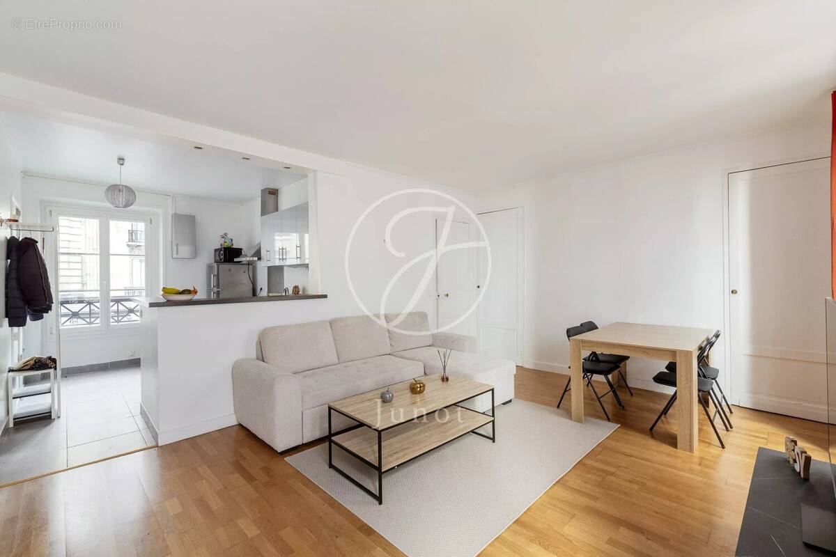 Appartement à PARIS-8E