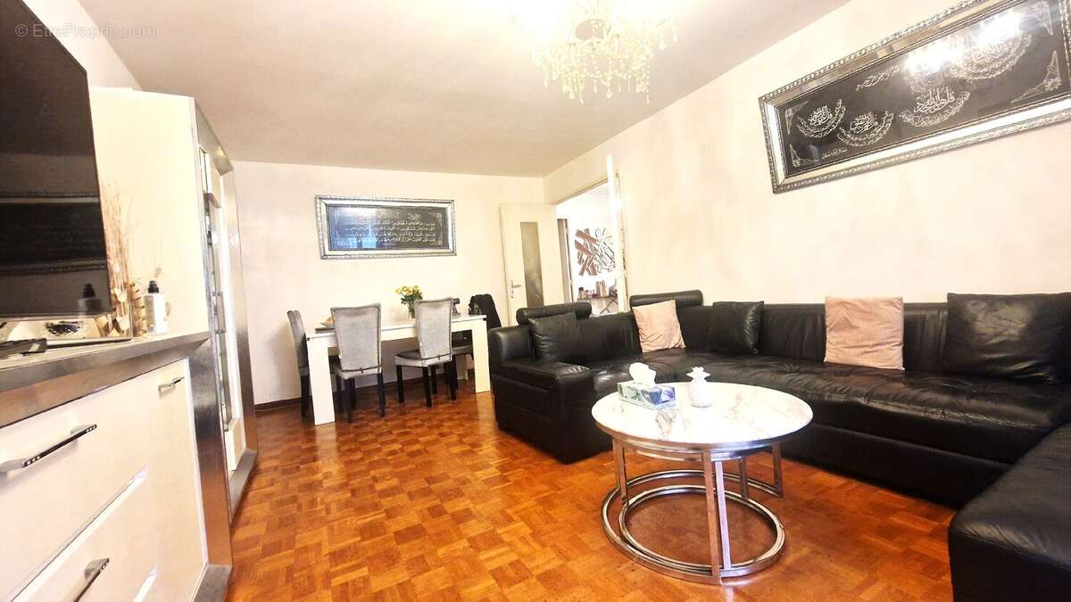 Appartement à MARSEILLE-2E