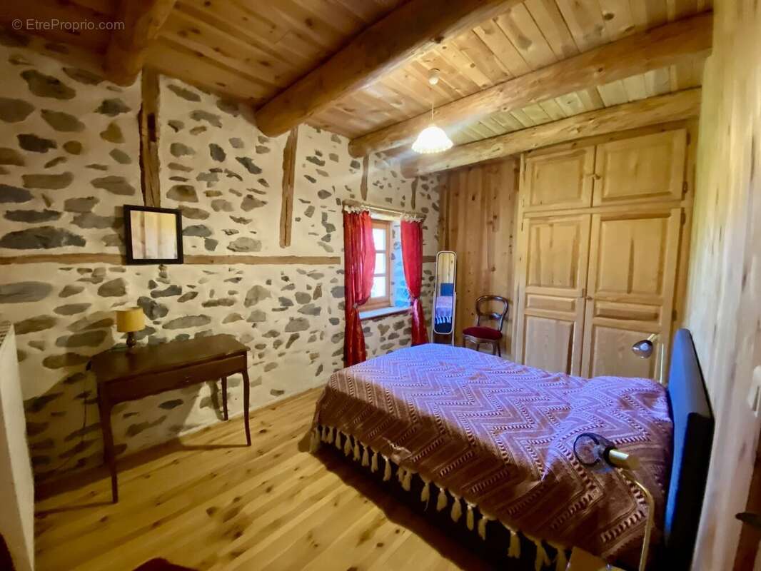 Maison à SAINT-JULIEN-CHAPTEUIL