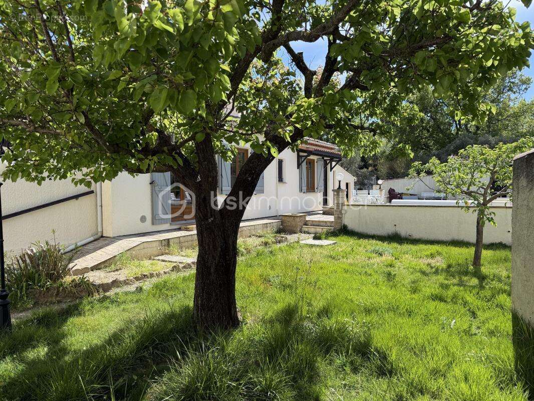 Propriété d'Exception - Quartier Résidentiel de PÉLISSANNE (DEPT13) - Villa Type 8 - 170 m2 - Terrain Arboré,Sécurisé - 1500M2 - - photo 23