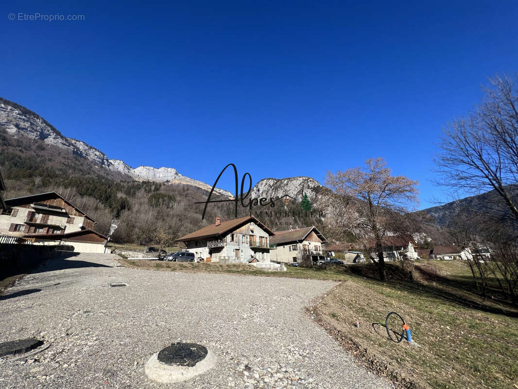 Terrain à LA BALME-DE-THUY