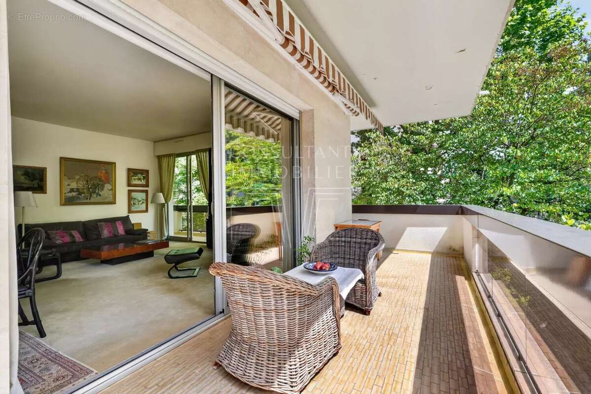 Appartement à NEUILLY-SUR-SEINE