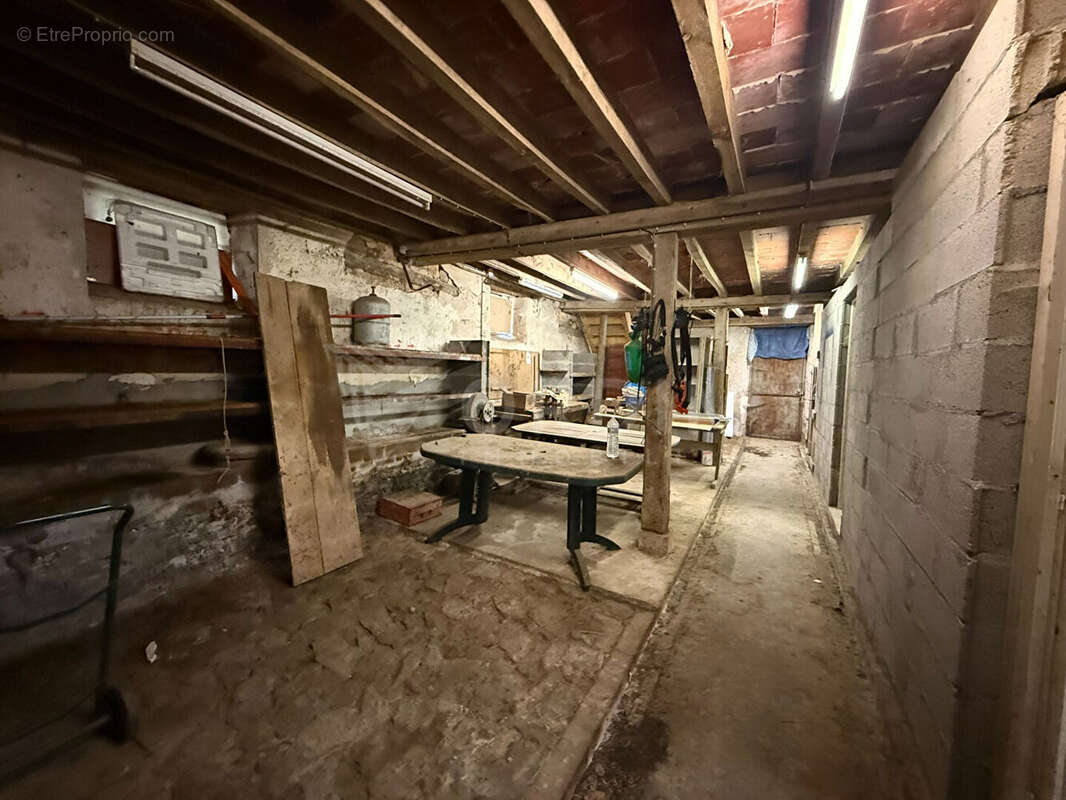 Maison à MOUTIERS-EN-PUISAYE