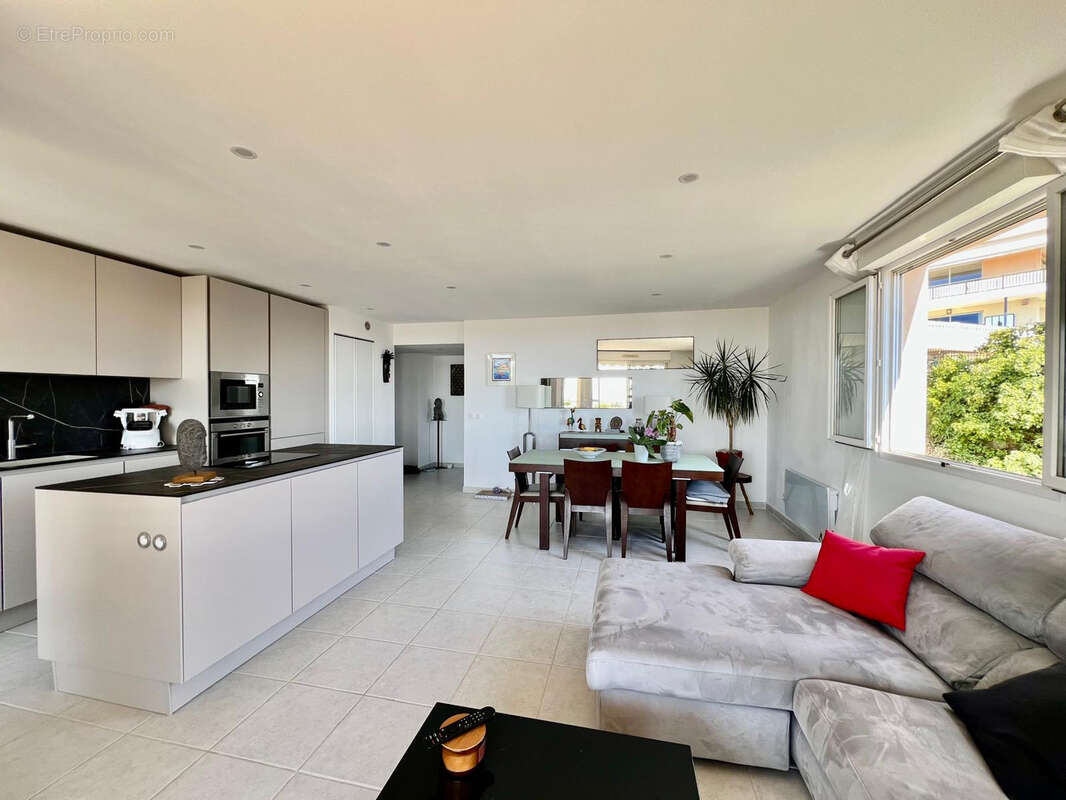 Appartement à SAINT-LAURENT-DU-VAR