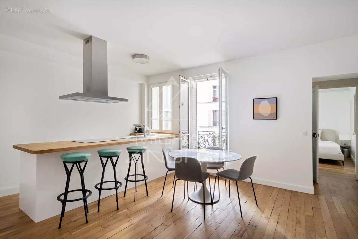 Appartement à PARIS-7E