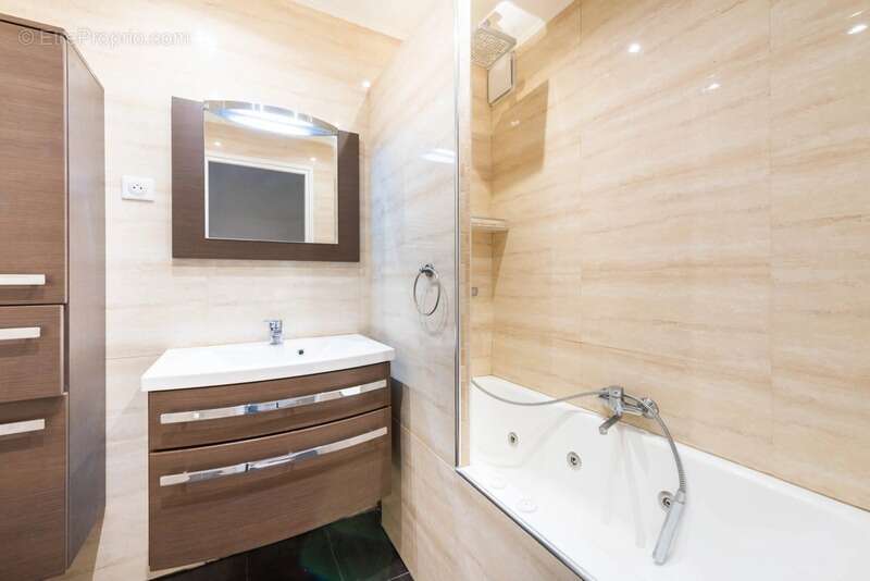 Appartement à EZANVILLE