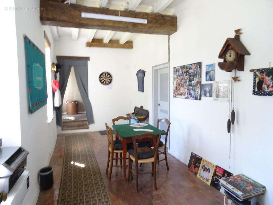 Maison à MONTAIGU-LE-BLIN