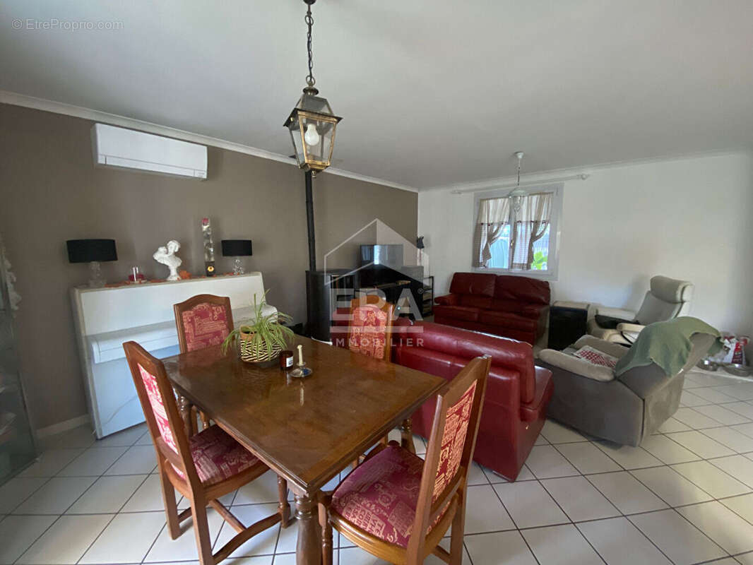 Maison à SAINT-CLAIR-DE-LA-TOUR