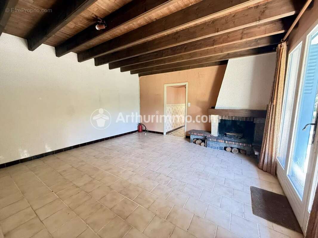 Maison à NEUVIC