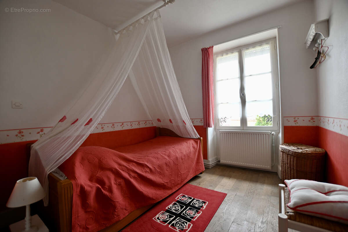 Maison à NEUFFONTAINES