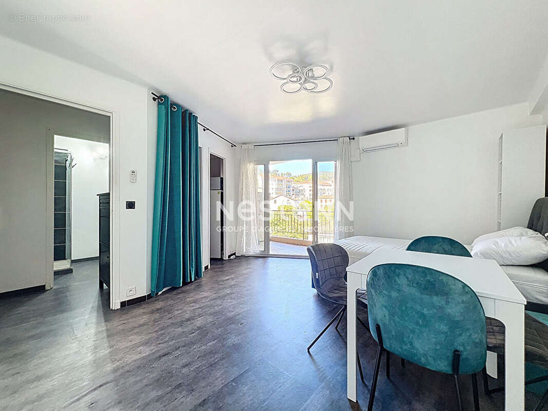 Appartement à VALLAURIS