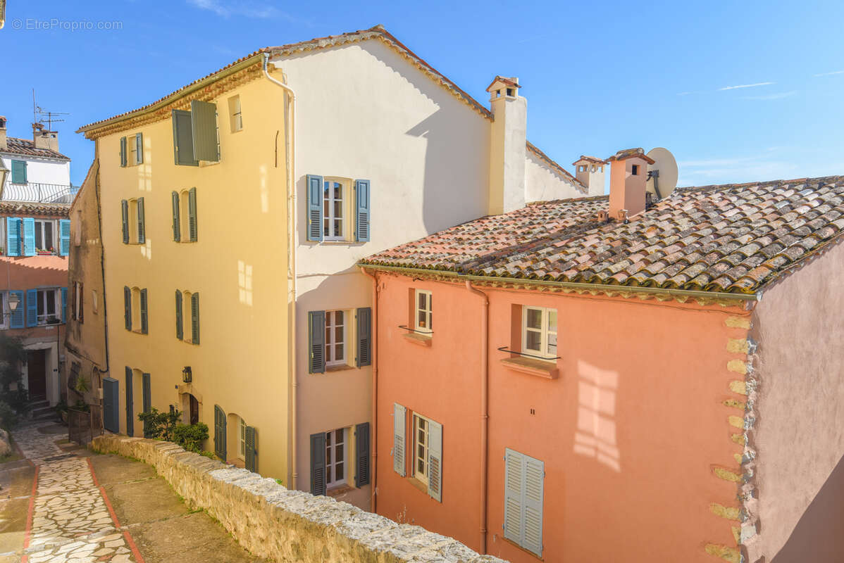 Maison à CHATEAUNEUF-GRASSE