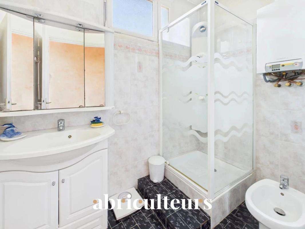Appartement dans maison - Vue mer panoramique en vente dans le Quartier du Coteau Saint-Pierre - 93 m² (06150) - photo 9