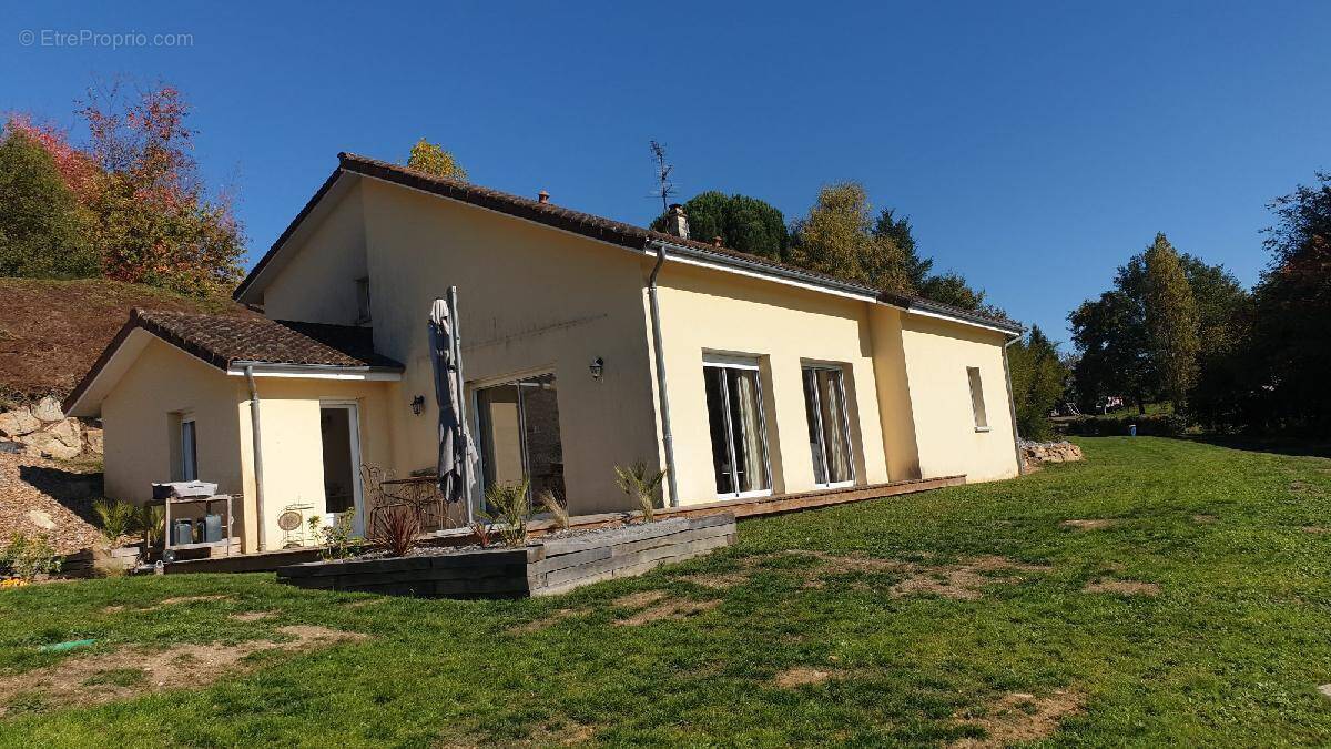 Maison à SAINT-JUST-LE-MARTEL