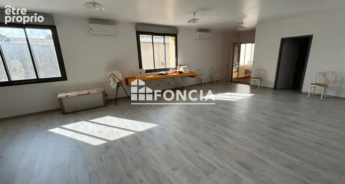 LUNEL CENTRE-VILLE Maison de Ville de 260 m2 avec Garage, cour et Piscine - photo 7