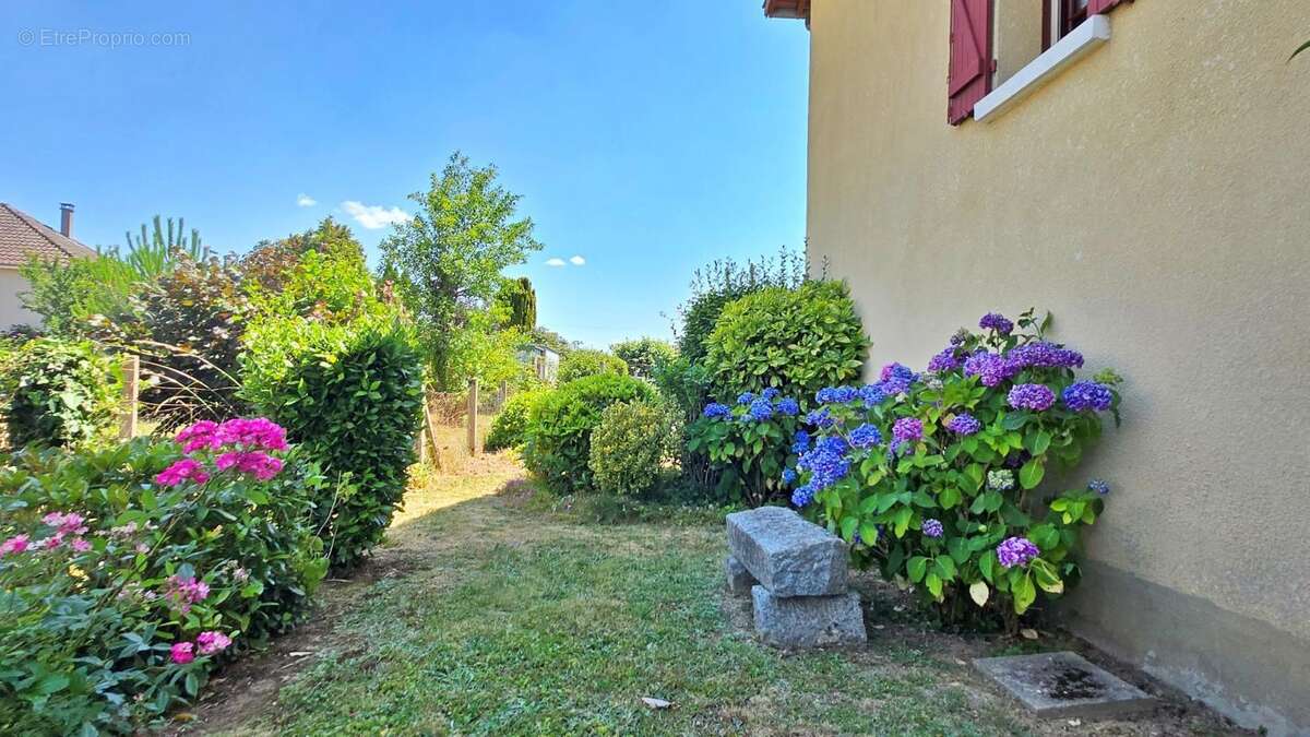 Maison à vendre 7 pièces + Garage + Jardin - Centre-Bourg ORADOUR SUR GLANE (87) - photo 3